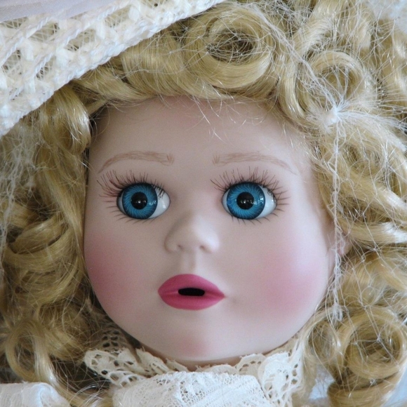 Victorian Lace Collection by Mary Stevens. Alicia - Picture 2 of 16